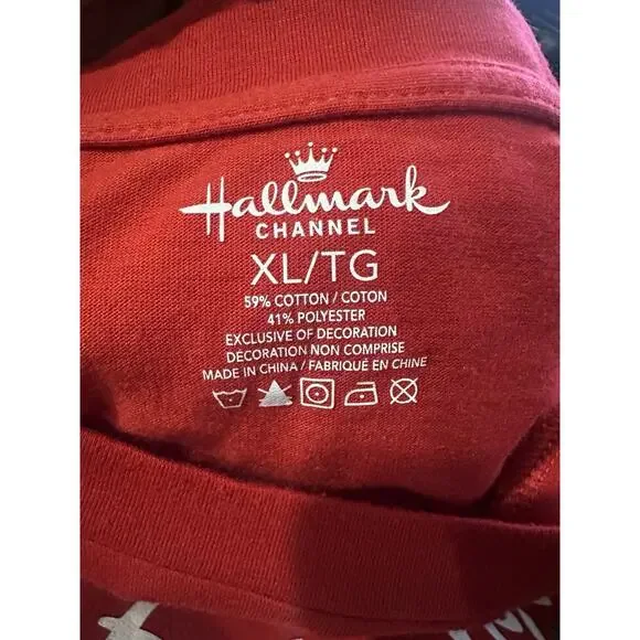 ✨2/$20 Hallmark Embroidered Red Holiday Festive Movie Watching Cotton T-Shirt XL - Picture 2 of 10